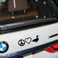 Auto Sticker Peace Love Duck Zwart